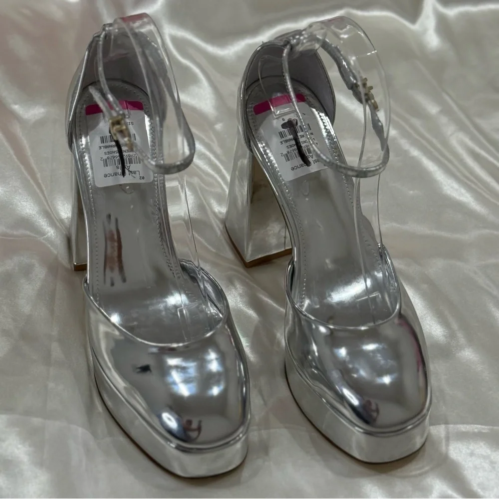 Larroude Ari Pump Heels Platform Closed Toe Specchio Leather Silver Size 9 New